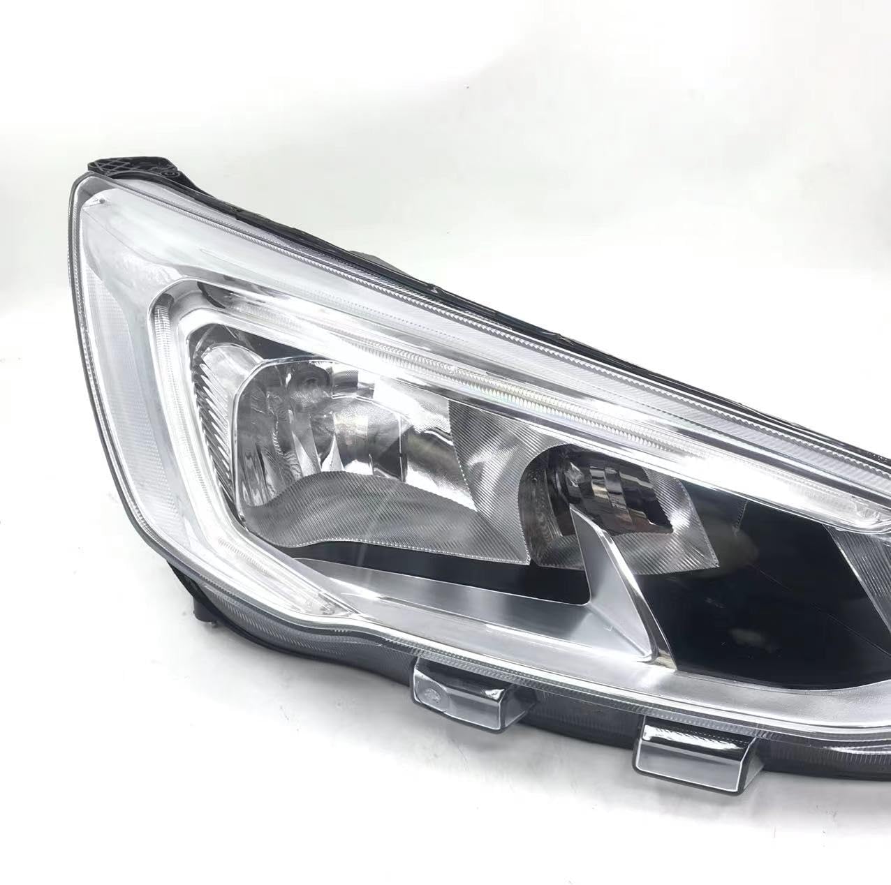 Suitable for Applicable to 19 Ford Focus headlight assembly 18 20 21 new(A pair)