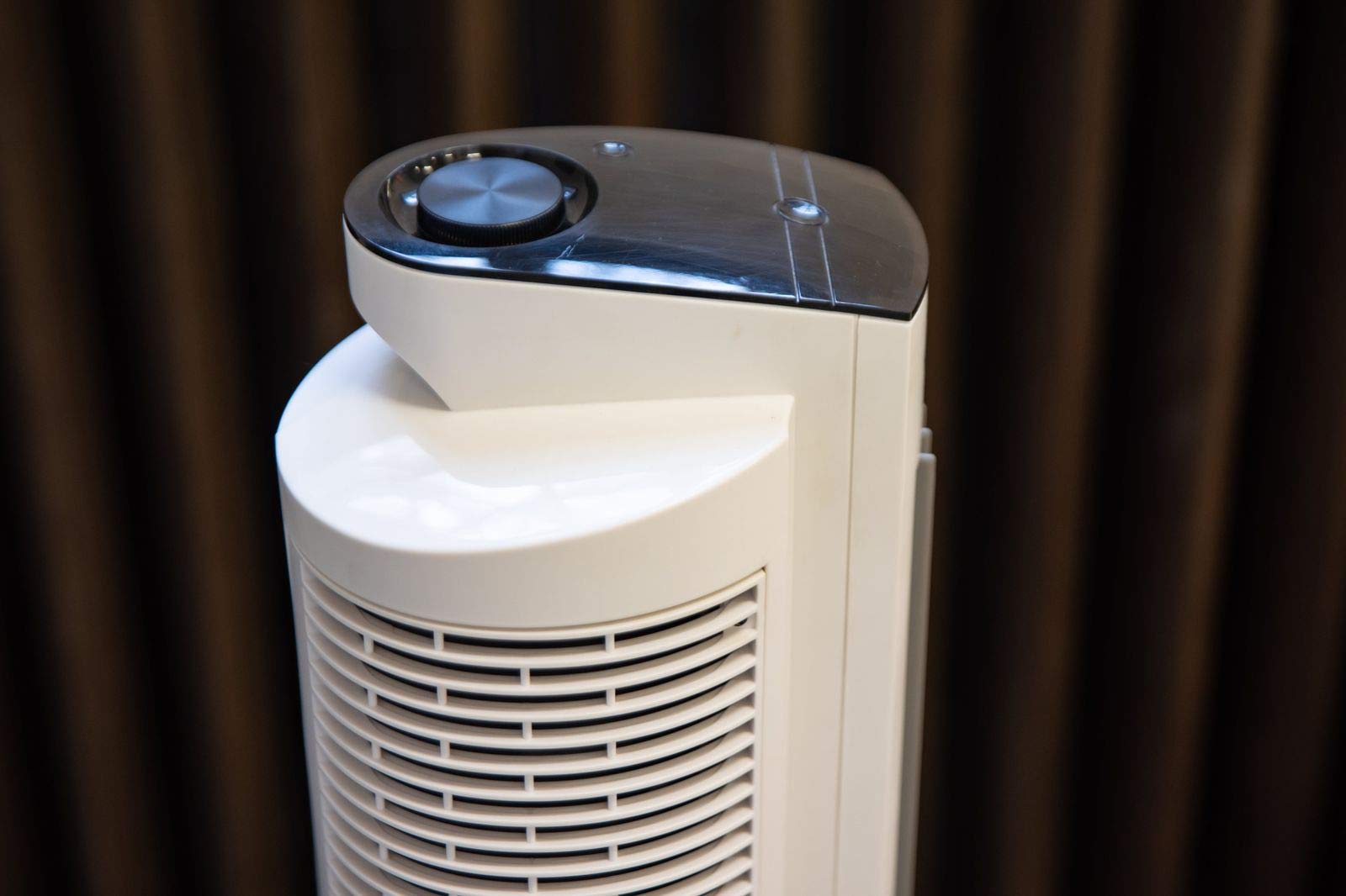 Vornado Wentylator kolumnowy Tower L w kolorze białym o wydajności powietrza 1020 m³/h z pilotem zdalnego sterowania, 701784