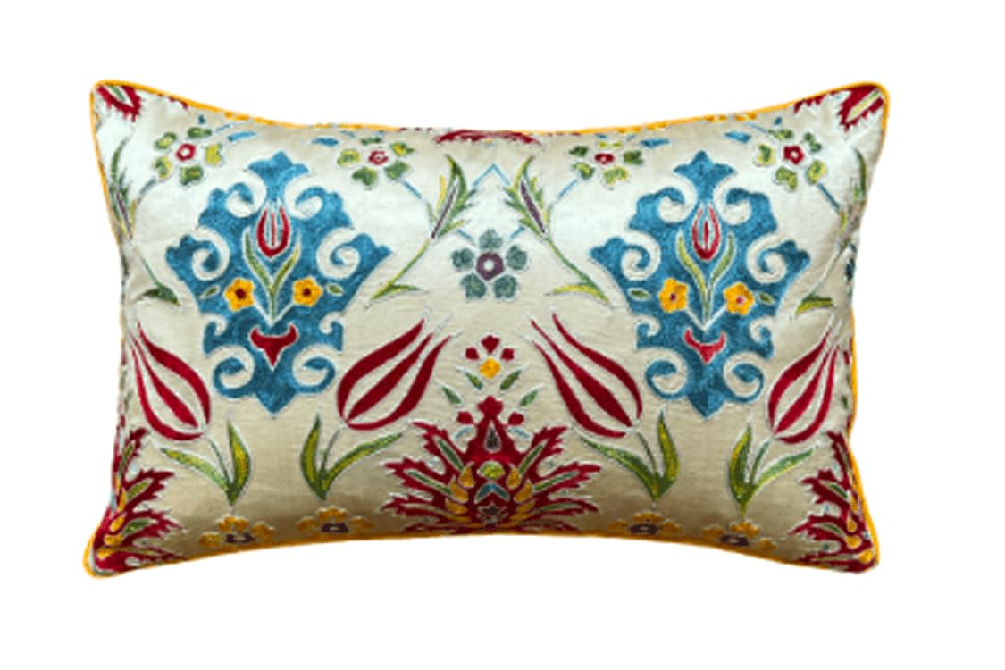 Coussin Double Soie Ikat BRODÉ 40x60 pour raviver une décoration de salon terne