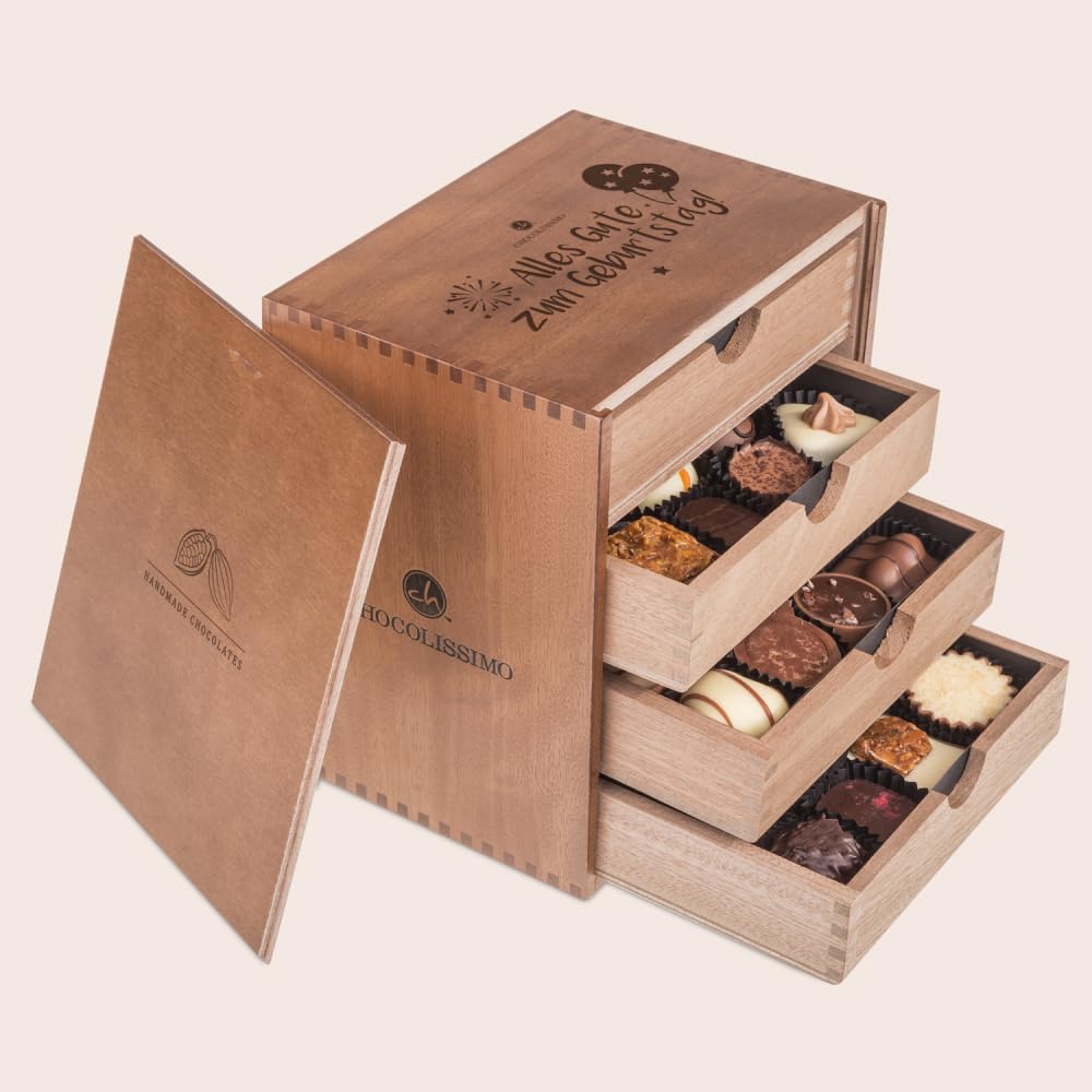 CHOCOLISSIMO ChocoMassimo Geburtstag Pralinen, 500g, Holzkästchen, 40 Stück, Handgefertigt, mit und ohne Alkohol