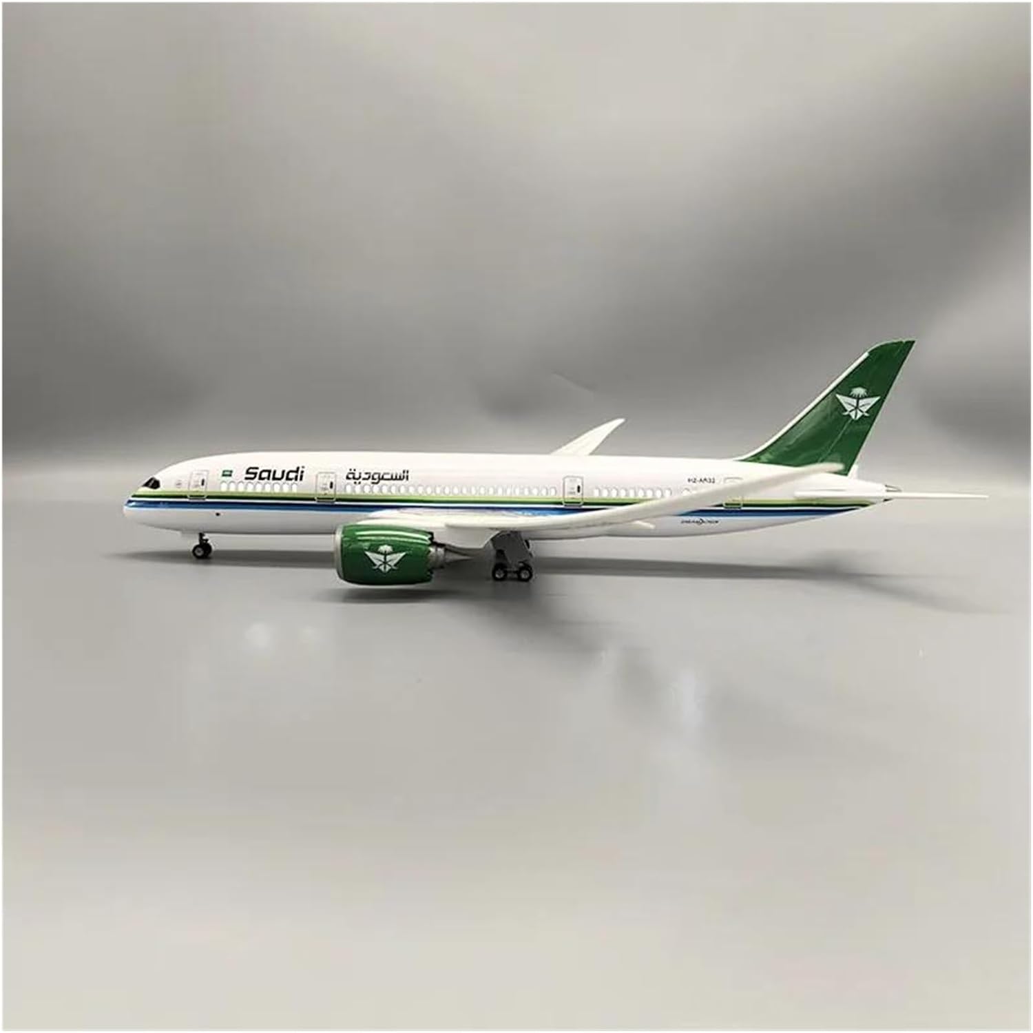 1/130 for 787 B787 Dreamliner Aircraft Resin Plane Model Alloy Stand Green Model Decorative Scale Metal Airplane