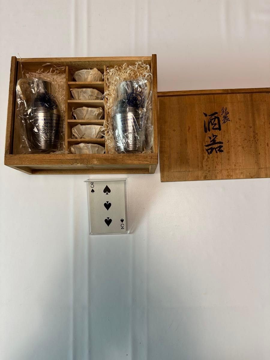 酒器 錫酒器 錫刻印あり 徳利 H=10.5 &phi;=5.5 (2本) お猪口 H=62.6 &phi;=4.8 (5客) 木箱入り