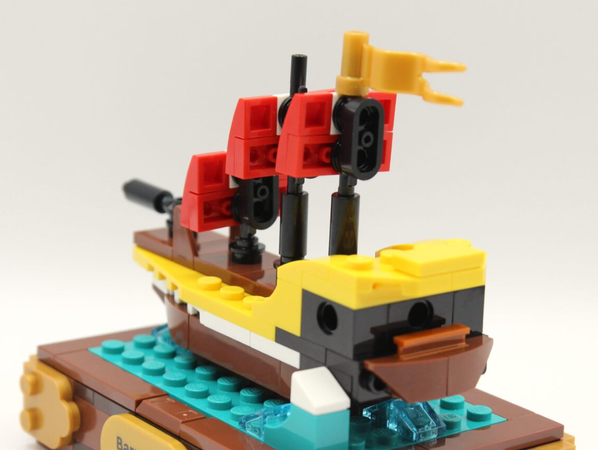 LEGO® 5009044 Set promozionale - Nave pirata Barracuda Seas, mini set di costruzioni con motivo piratesco, oggetto da collezione per bambini e adulti
