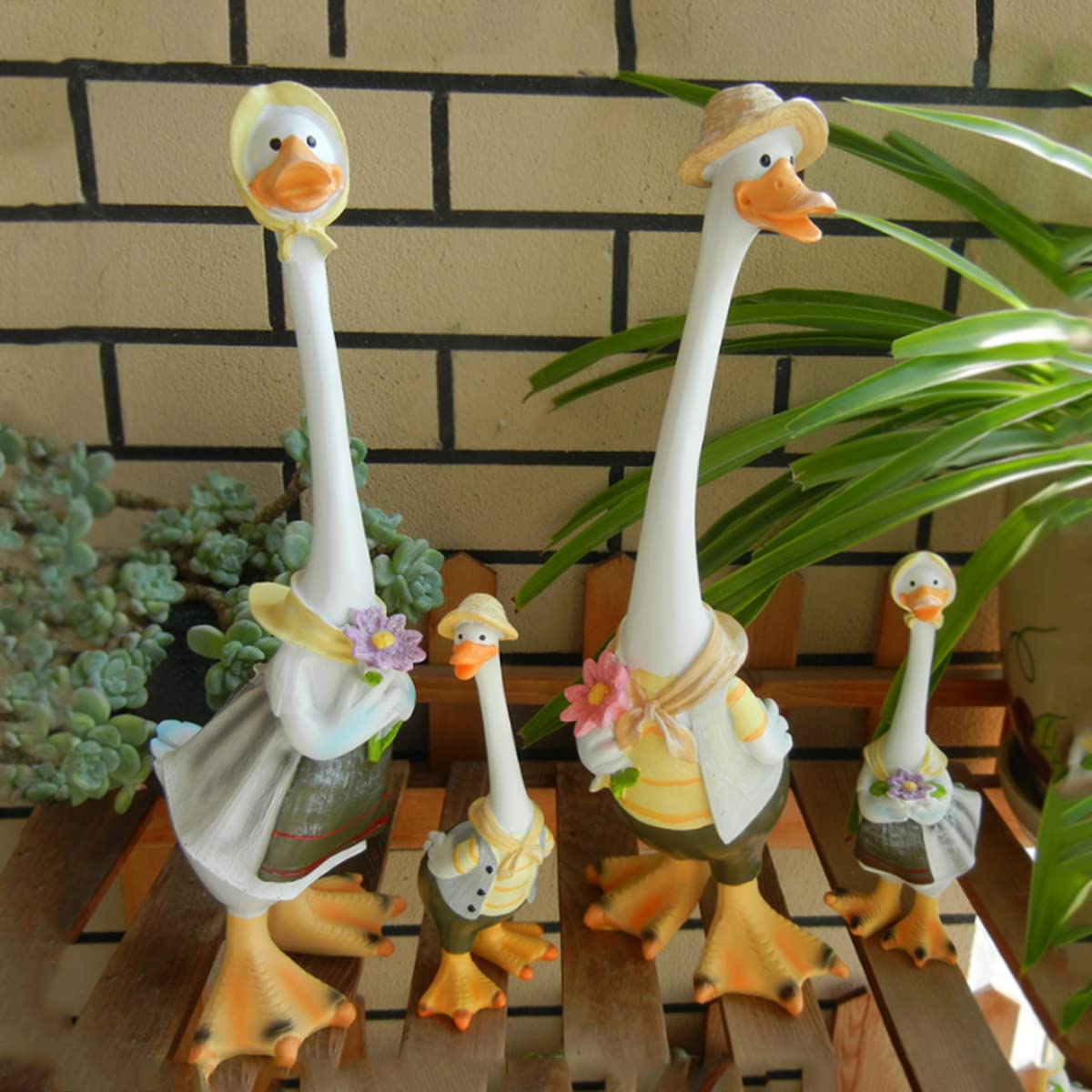 Gartendeko Figuren,Taxually Harz Gartenstatuen Dekorative, 4Stück Handarbeit Gartenfiguren丨Garten Deko Gans丨Gartenstecker Figur Terrasse Wetterfest丨Statue Bauernhof Balkon Wohnzimmer Deko, Mehrfarbig