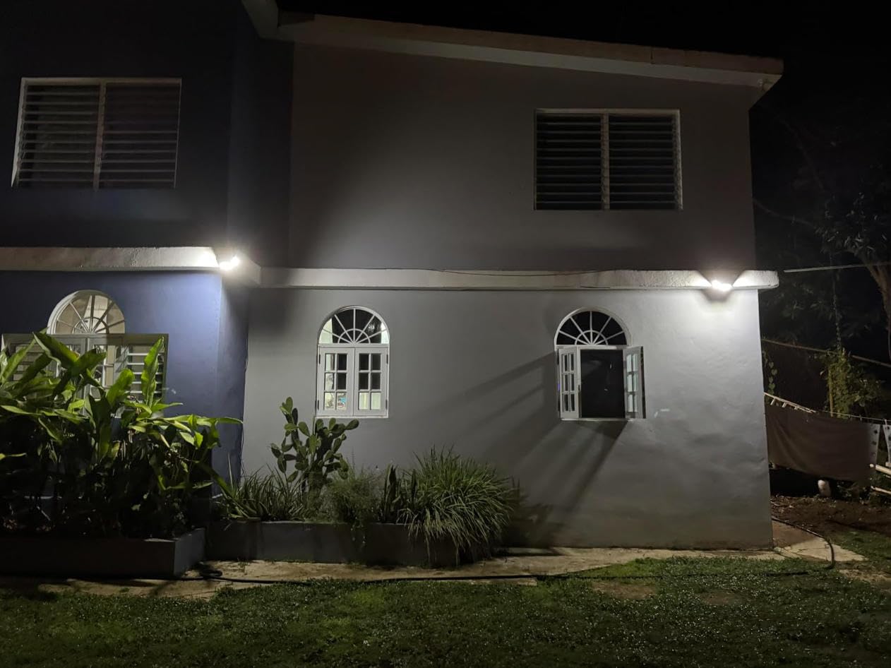 Luci solari per esterni da giardino con cavo da 5 m, luci di sicurezza solari da 3000 lm, sensore di movimento per esterni, con telecomando, impermeabile IP65, luci di inondazione solari per