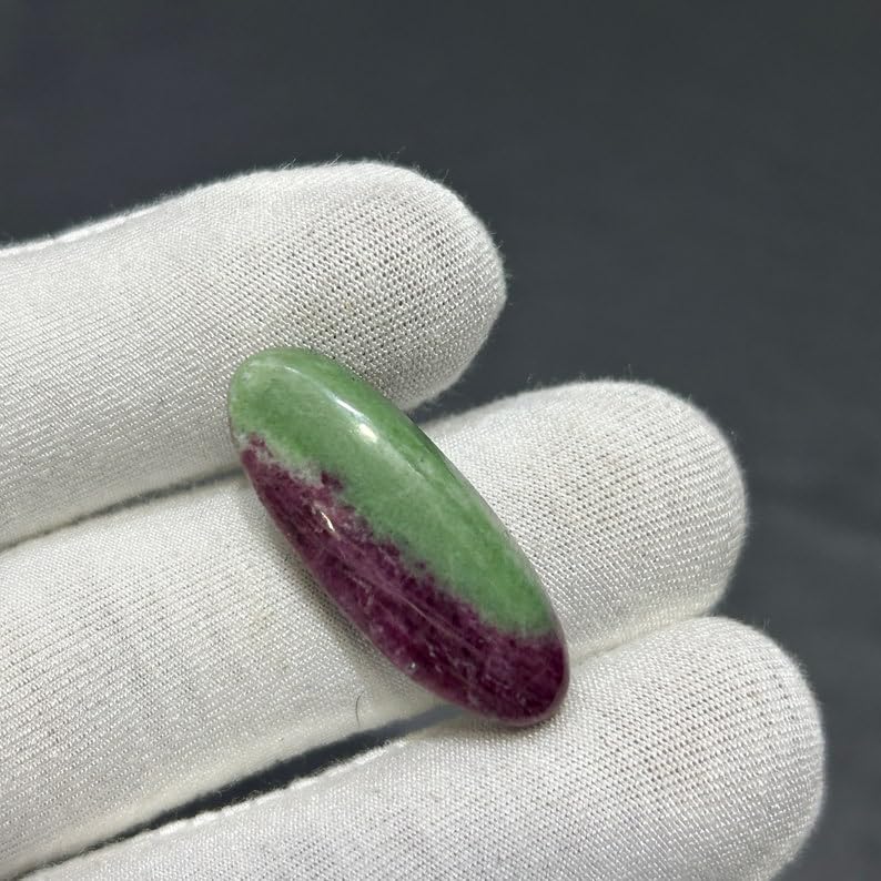 Création bijoux unique avec ce cabochon rubis zoïsite naturel 32x12mm - 3