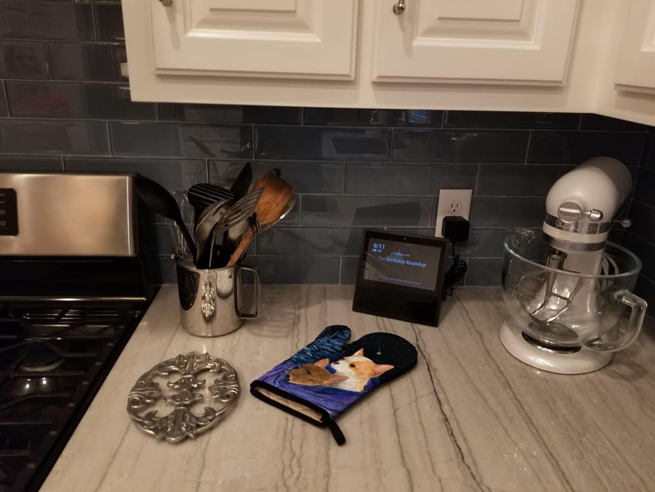 Caroline's Treasures SS8513OVMT Starry Night Chihuahua Oven Mitt Heat Resistant Thick Oven Mitt for Hot Pans and Oven, Kitchen Mitt Protect Hands, Cooking Baking Glove