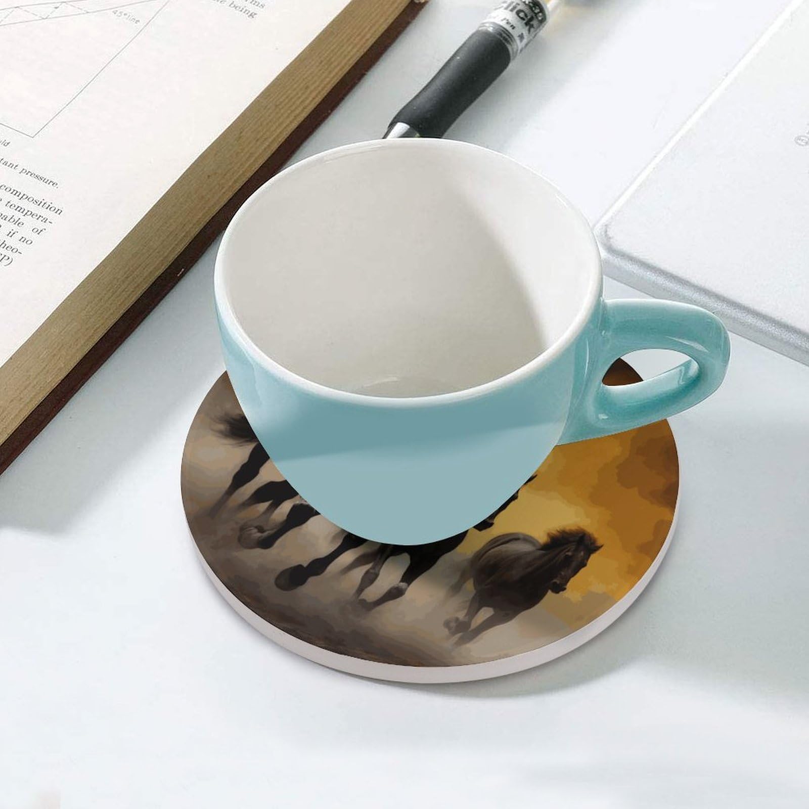 Running Black Horses podstawki pod napoje z uchwytem na stolik kawowy, ceramiczna podstawka z podstawą korkową, ceramiczna podstawka z kamienia do mrożonych zimnych lub gorących napojów, 10 cm