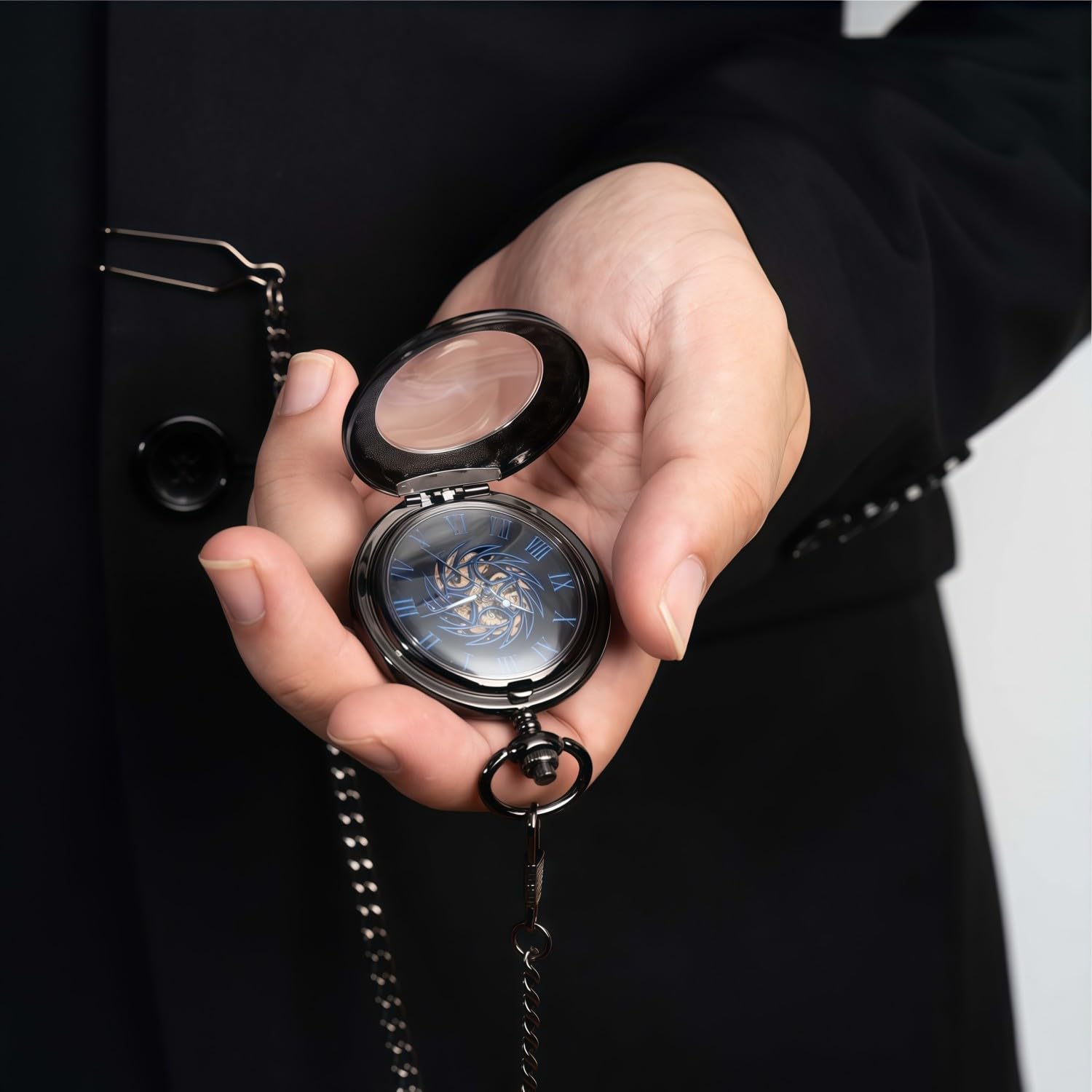 Orologio da tasca meccanico serie Sun-God-Bird, nero, per uomo e donna, lente d'ingrandimento speciale, mezza cassa incisa, numeri romani con catena