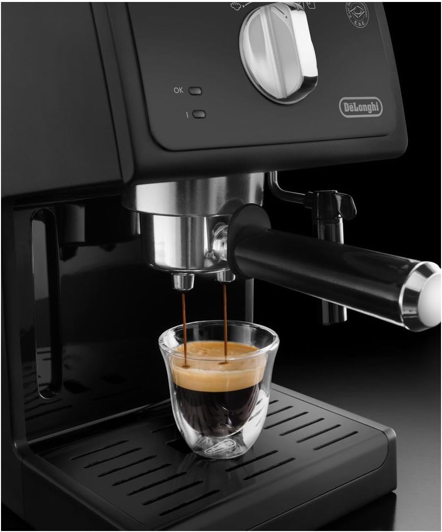 De'Longhi ECP31.21 brewing espresso into a glass cup