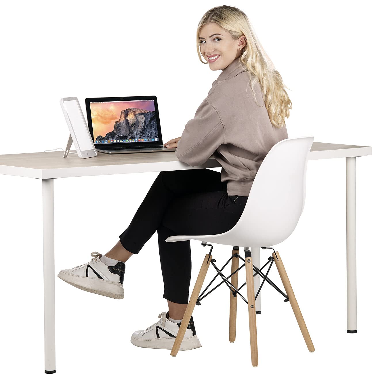 Lunartec Tageslichtleuchte: 2er-Set CCT-LED-Tageslichtlampe, 10.000 Lux, Timer, USB-C, 3000-6500K (Tageslichtlampe Lichttherapie, Vollspektrum, Panel)