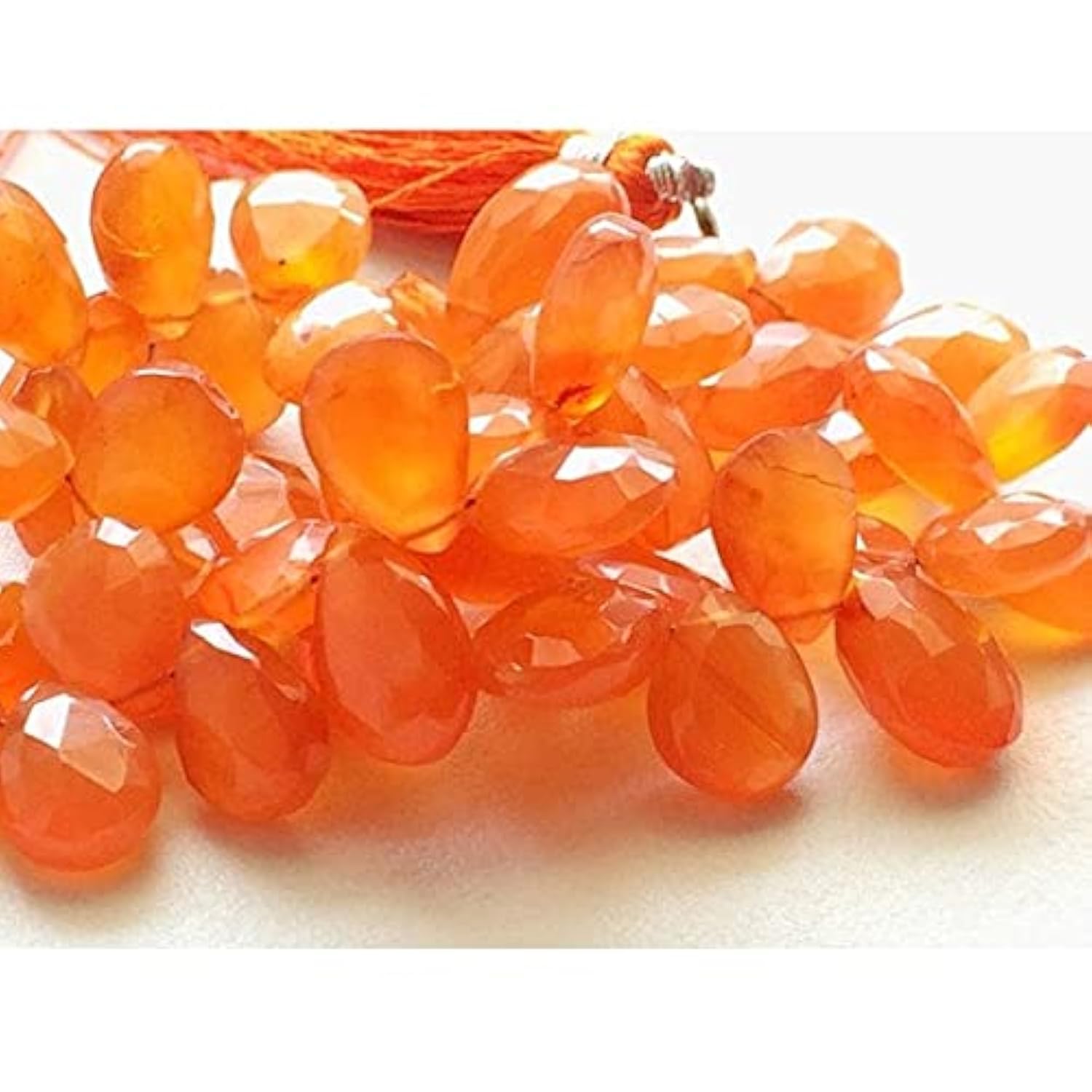 Cornaline briolette l'énergie de la pierre orange naturelle pour sublimer l'âme
