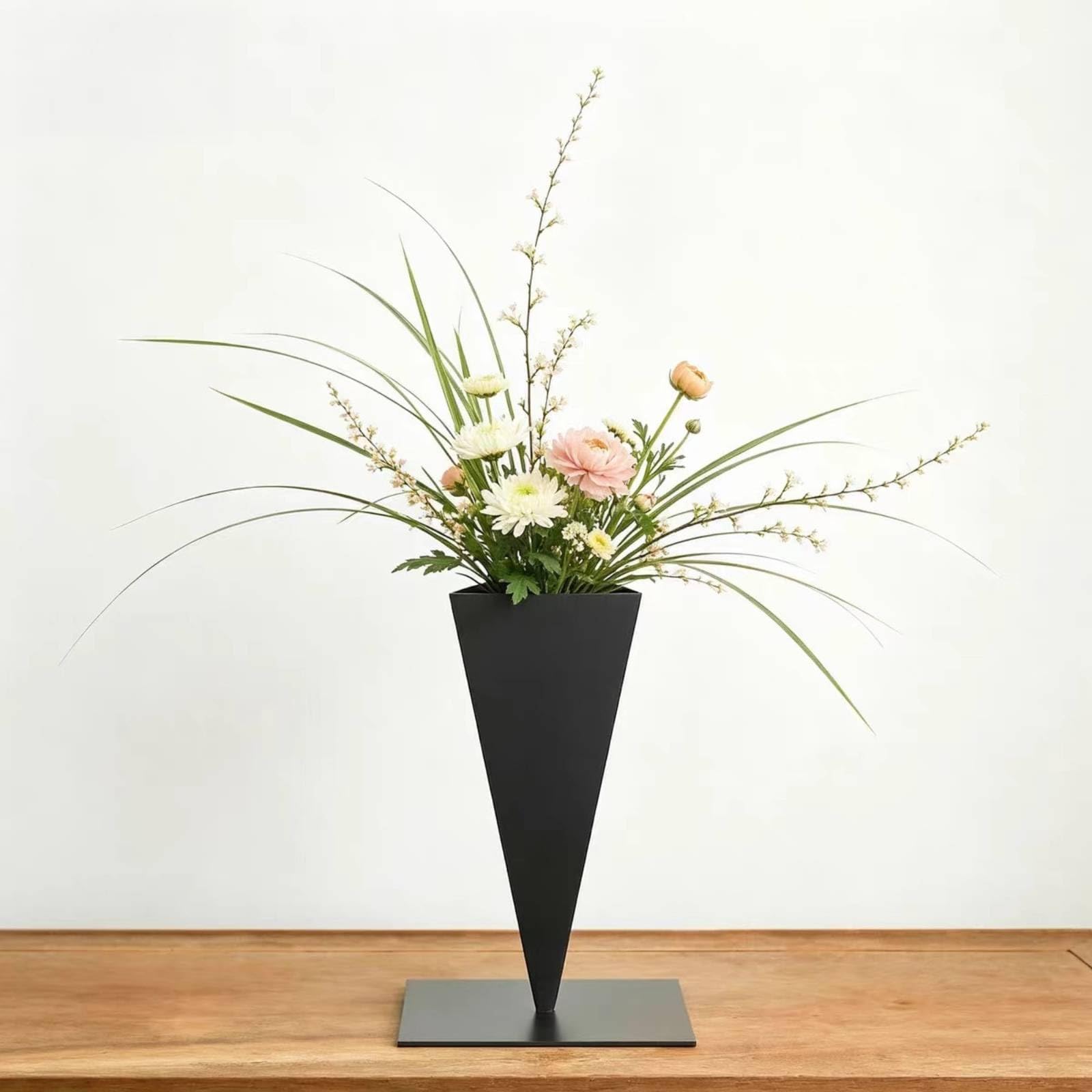 Contenedor Decorativo Jarrón Florero Recipiente Soporte Diseño Moderno Geométrico con Base Cuadrada Lisa y Cuerpo Hierro Estable para Arreglos