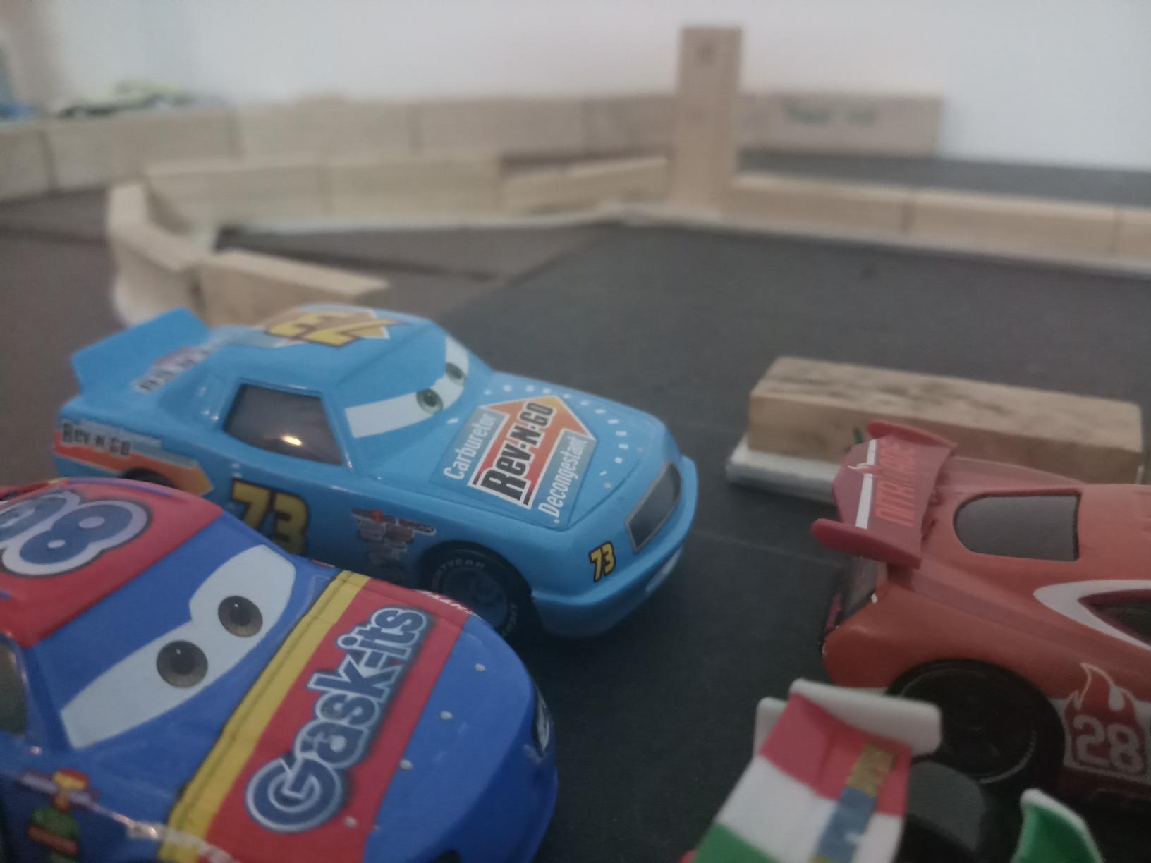 Disney Pixar Cars Die Cast Rev N Go 73 Vehicle, Blue : Amazon.in: Toys ...