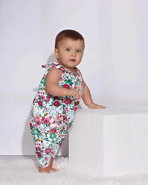 Stickad Krage: SIMPLICITY S8894 Infant Knitted Collar Pattern, White