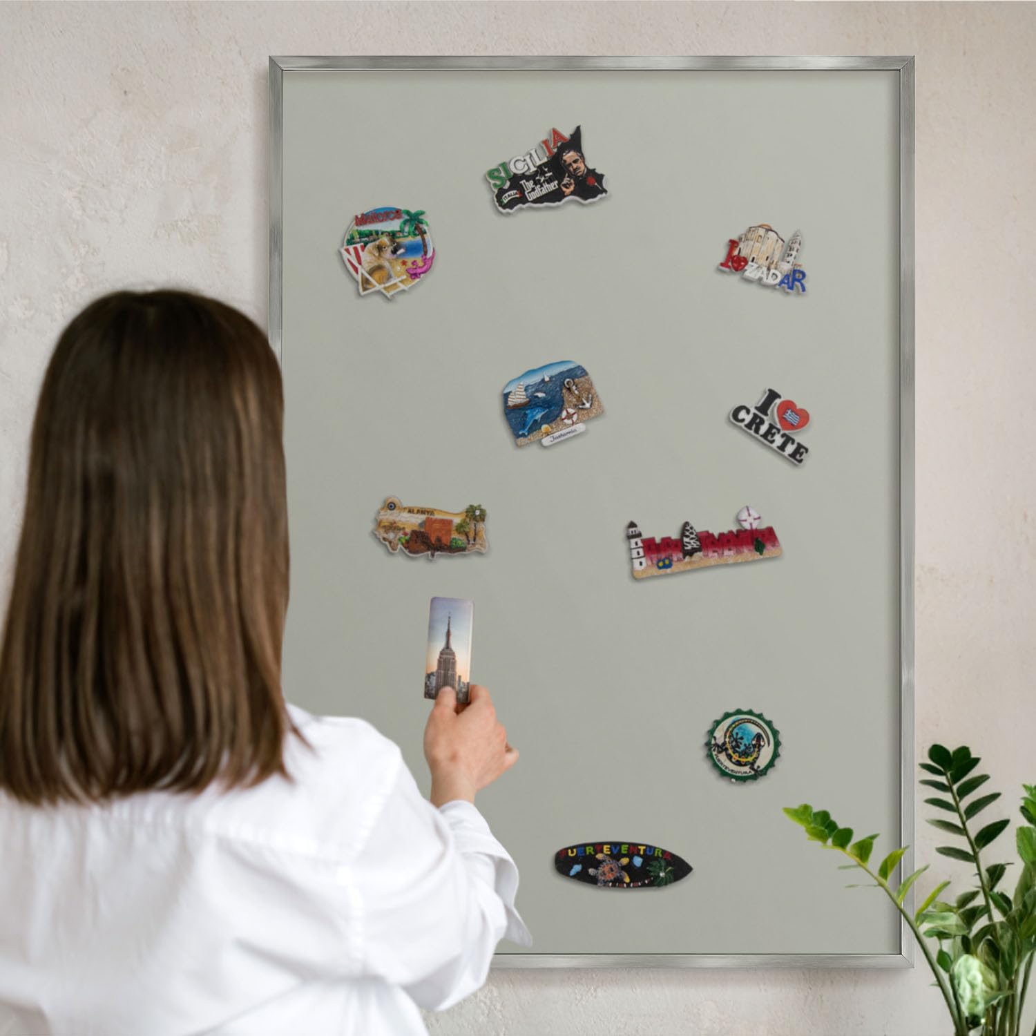 Magnetwand 100x70 cm | mit Silbernem Rahmen | Neutralgrau | Einfache Montage | Magnetische Tafel | Für Büro und Homeoffice | Magnetboard | Für Notizen, Wochenplaner & Organisation