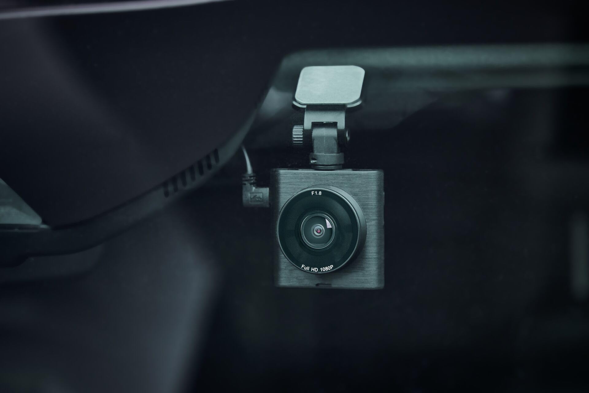 OSRAM ROADsight 2500 Dash Camera, 1080p HD, Display da 2 Pollici, grandangolo 140°, sensore G, 30 fps, modalità parcheggio, Funzione HDR, Slot per Scheda Micro SD
