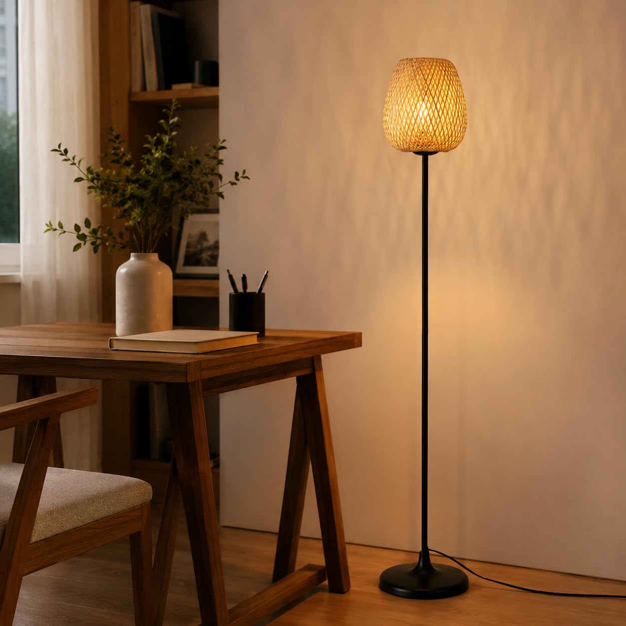 Alpinaluz Stehlampe E27 Naturschirm Weide Bambus Schwarzer Fuß | Handgeflochtener Schirm und schwarzer Metallfuß, nordischer Boho-Stil für Wohnzimmer, Schlafzimmer, Sofa und Leseecke
