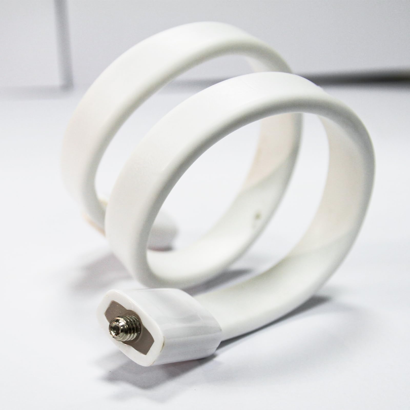 Support Flexible pour caméra pour Ring, Blink, Eufy, Google Nest, Wyze, Arlo et Autres caméras d'intérieur et d'extérieur avec Trou fileté 1/4, sans Outils ni dommages au Mur, Blanc