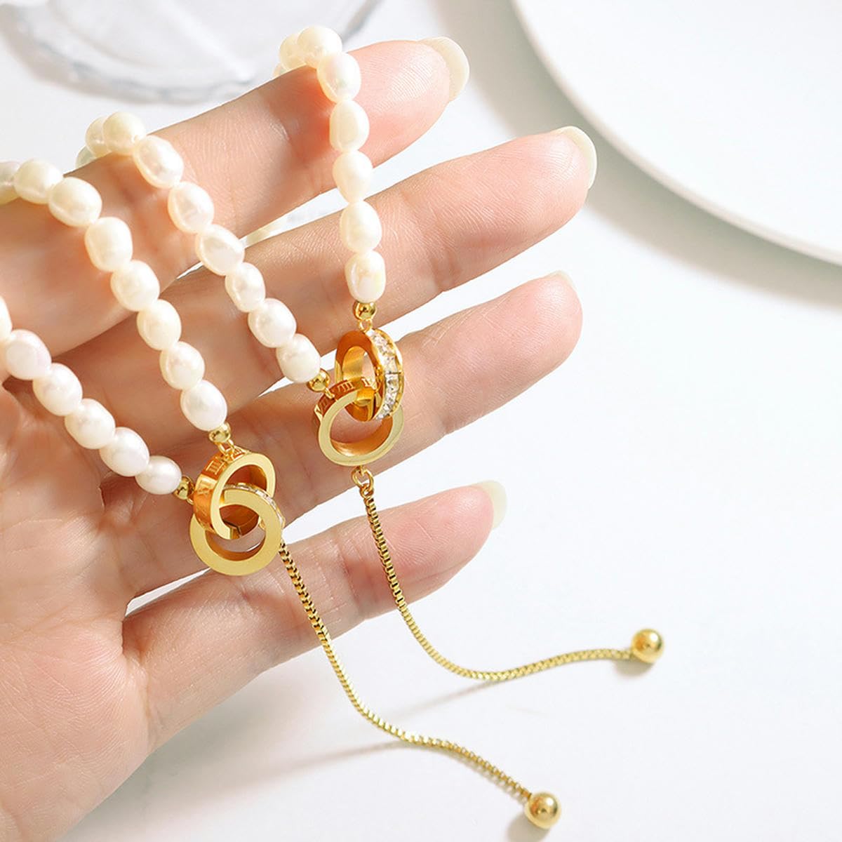 Moda barroca Perla de Agua Dulce Cadena de Cuentas, números Romanos Anillos Hug Colgante Collar Joyería para Mujeres