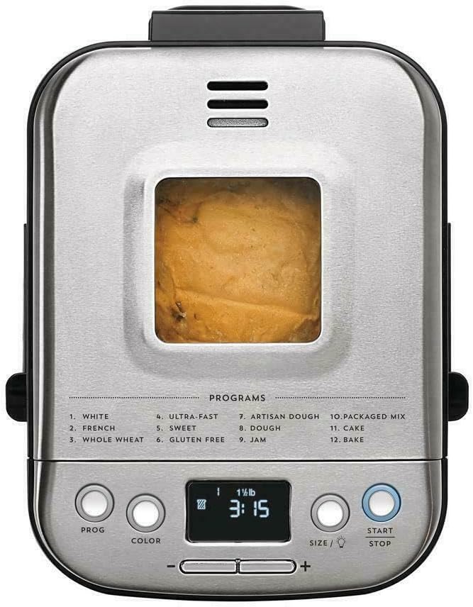 A dalt view of the Cuisinart CBK-110 Bread Maker control panel and viewfinestra d’engegada