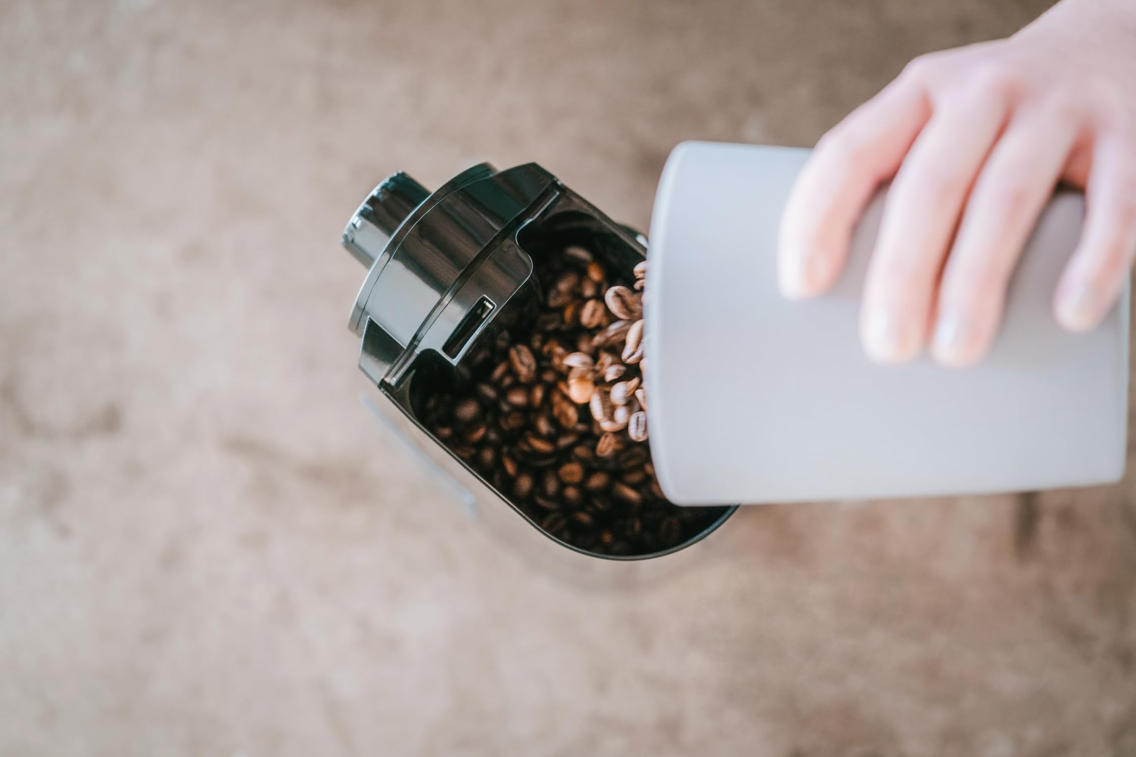 Melitta Molino Kaffeemühle – Elektrische Kaffeemühle mit Scheibenmahlwerk für bis zu 200g Kaffeebohnen, 17 individuellen Mahlstufen, für 2–14 Tassen Kaffee, schwarz