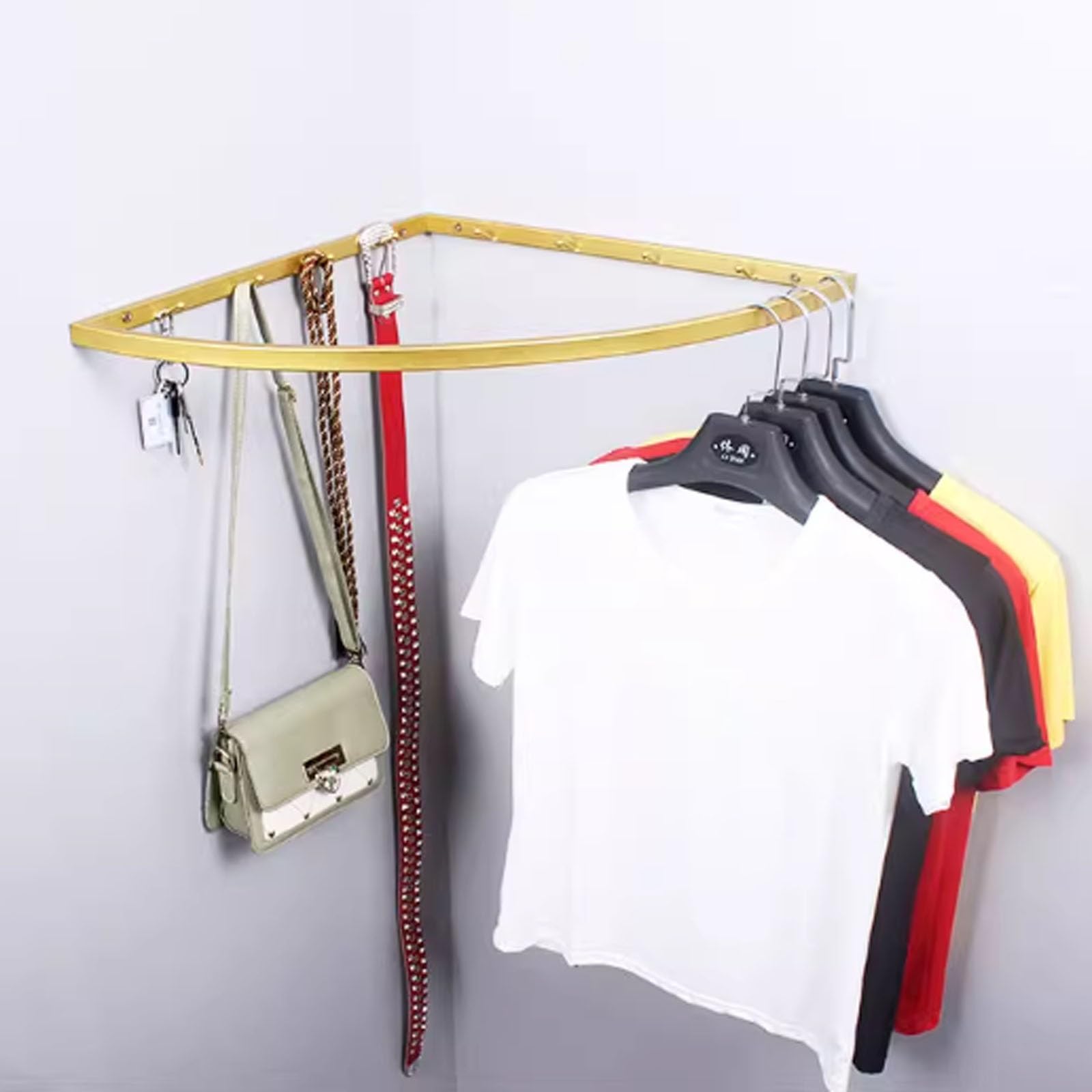 Rails et fixations pour penderie d'angle 90° dans un dressing doré