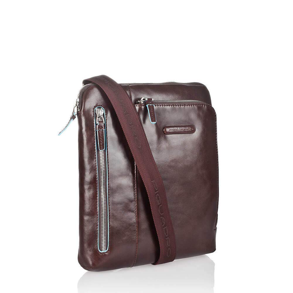 PIQUADRO - Borsello Tracolla in Pelle Blue Square - Uomo - Mogano | Cinturino regolabile, Tasche interne, Formato Piccolo, Uso quotidiano