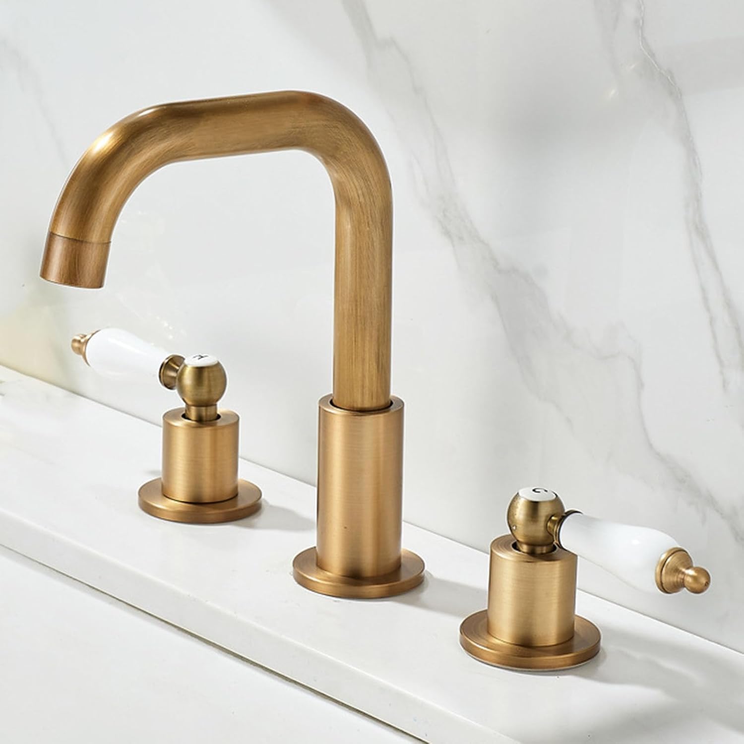 Grifo de lavabo de 3 huecos con doble palanca giratoria 360 y agua fría y caliente