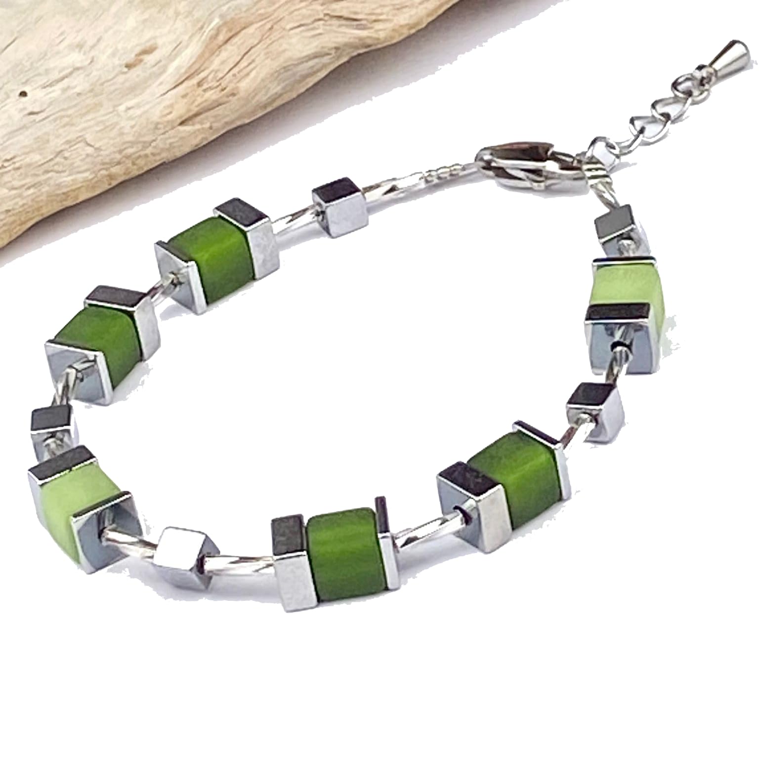 Handgemachte Hals Kette mit Polaris Würfel und Hämatit Edelstein sowie einem Edelstahlverschluss mit Verlängerung