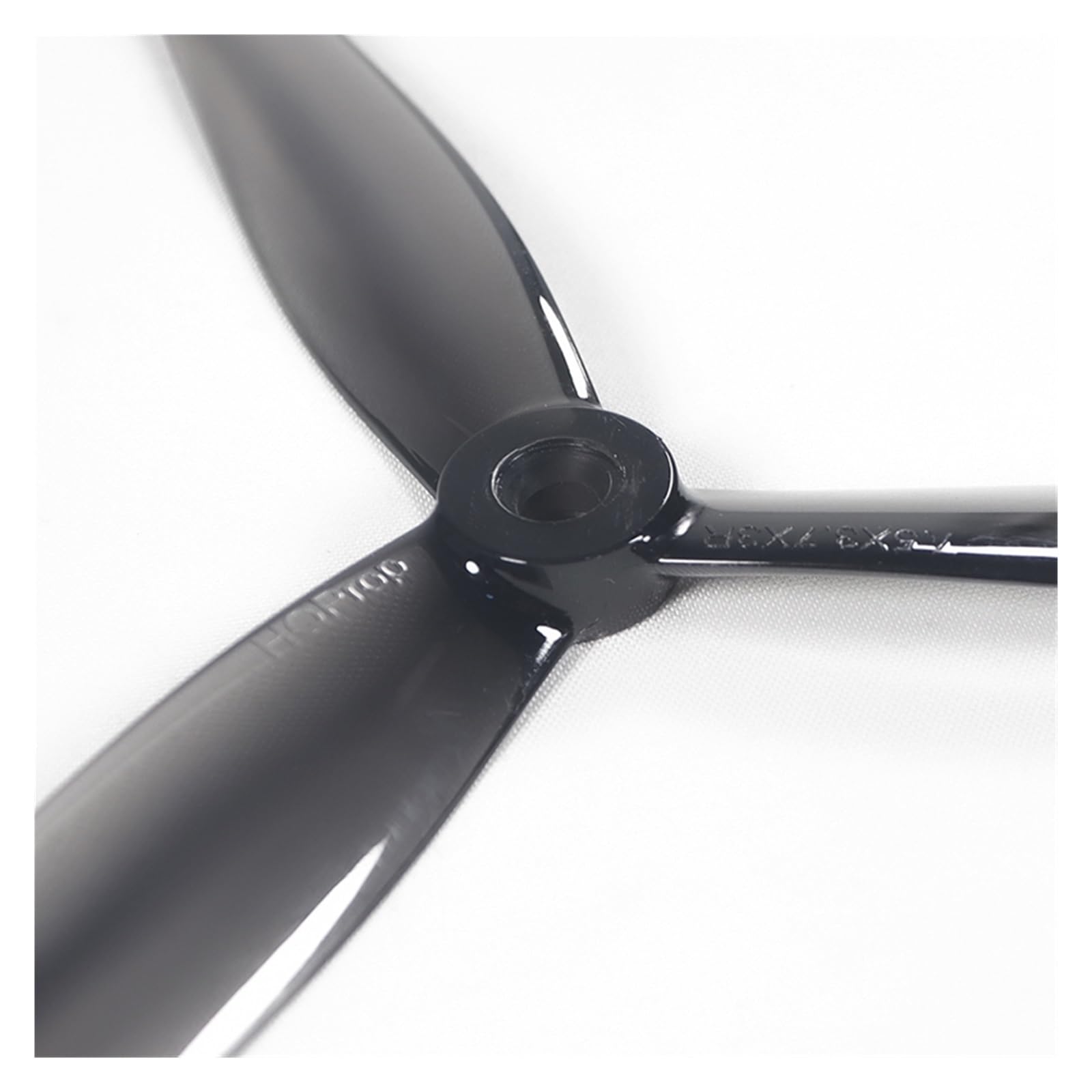 Hélices de 3 hojas 7537 con empuje optimizado para mayor estabilidad en drones FPV