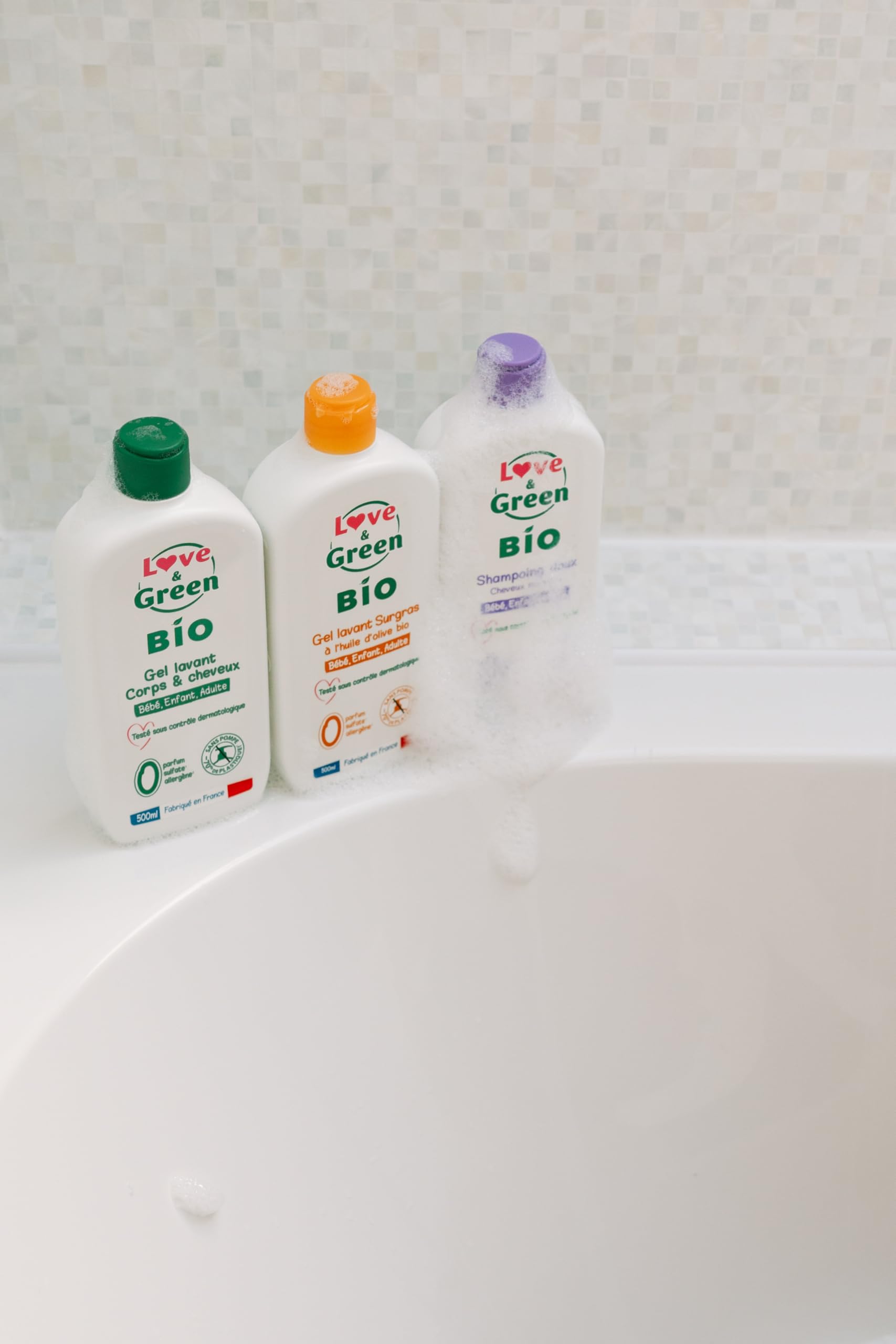 Love & Green - Gel Lavant Surgras Bio 500ml - Pour Toute la Famille - Hydratation Peau Sensible - Formule à base d’ingrédients purs-L'emballage de l'article peut varier.