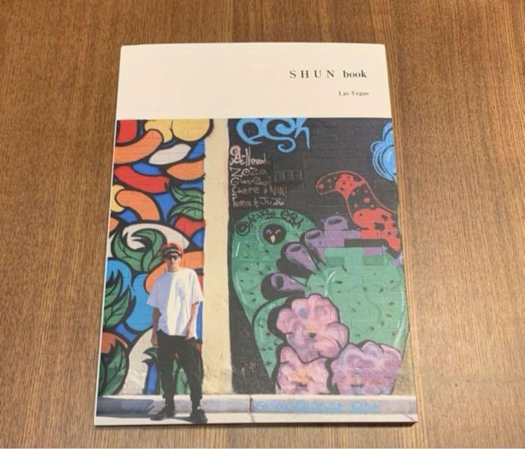 Amazon.co.jp: 高橋駿一 1st写真集 SHUN book ご本人直筆サイン入り 