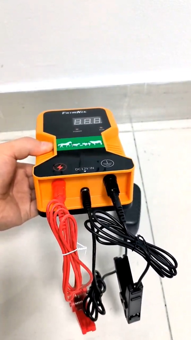 Pastor Eléctrico 15 Km Con Pantalla Digital – Controlador De Cerca Eléctrica Para Ganado, Aves Y Granjas (Alimentación CA/Batería/Solar, 12V CC)