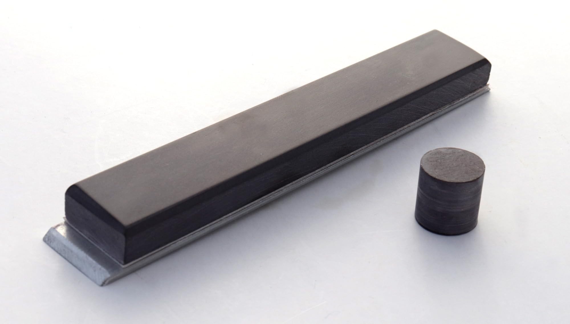Kamień szlifierski niebieski Belgischer Brocken 150 x 25 x 6 mm ziarnistość 6000 przyklejony do płyty aluminiowej