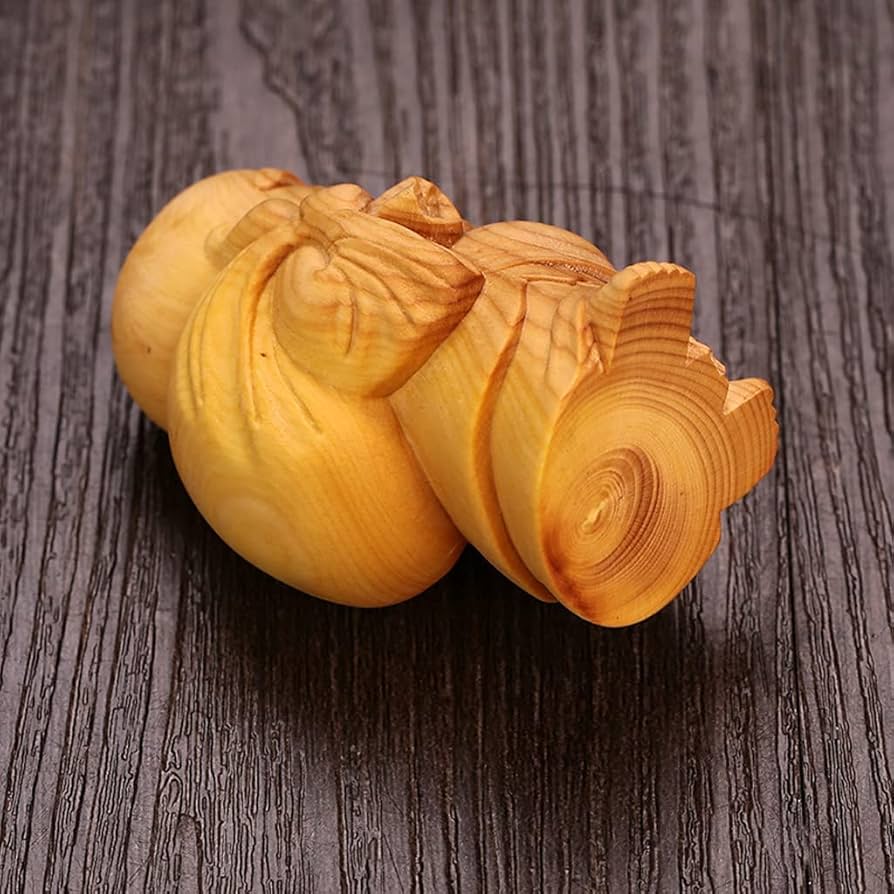 木製布袋の置物で一枚木彫りの高さ25cm長さ52cm幅15cm重さは約５キロです 木製布袋の置物で一枚木彫りの高さ25cm長さ52cm幅