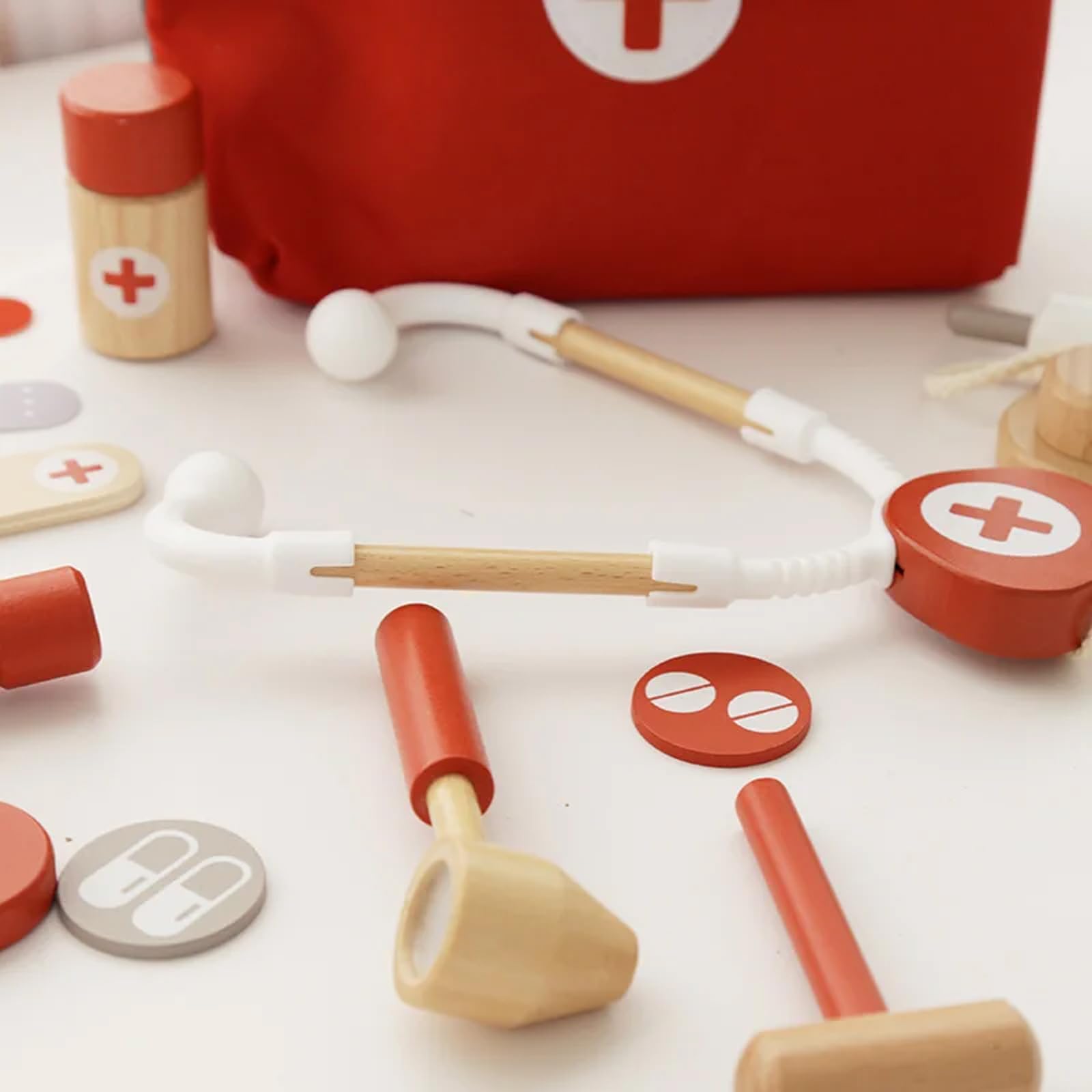 Set medico rosso in legno di simulazione kit educativo di simulazione medica con valigetta medica per gioco di ruolo e sviluppo dell'apprendimento precoce