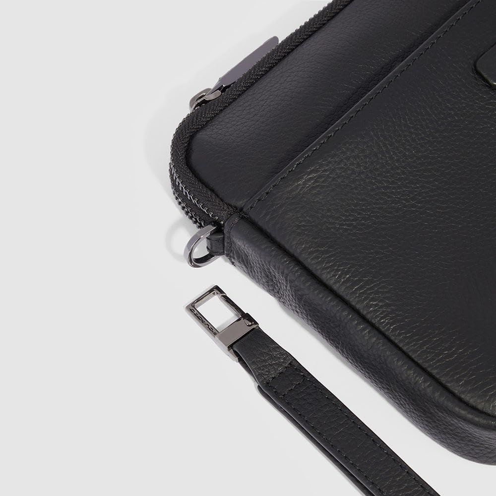 PIQUADRO – Pochette Modus in Pelle – Porta iPad® Mini, 2 Scomparti, Polsiera Rimovibile – Protezione RFID – Colore Nero – Uomo