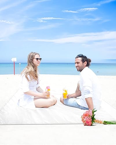 Miniatura 5 de Manta de playa impermeable a prueba de arena de 118 x 108 pulgadas, color blanco, tapete de playa de gran tamaño con 4 bolsillos esquineros para