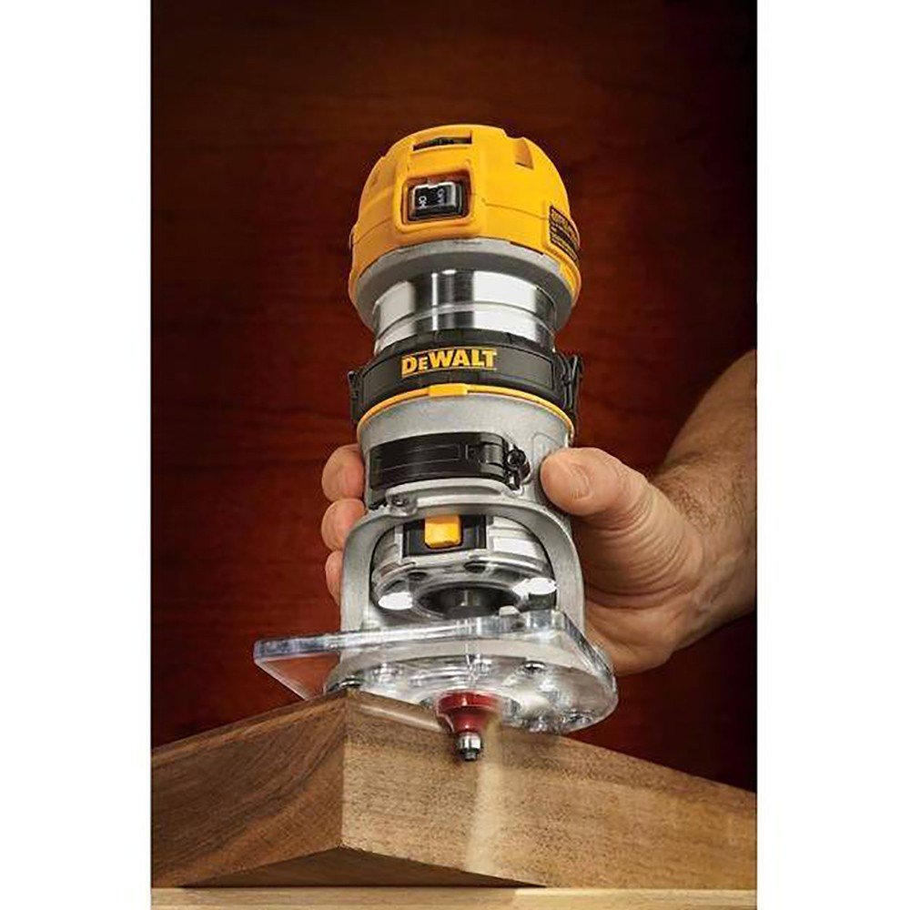 DeWalt - Affleureuse 900W 8mm à vitesse variable - D26200