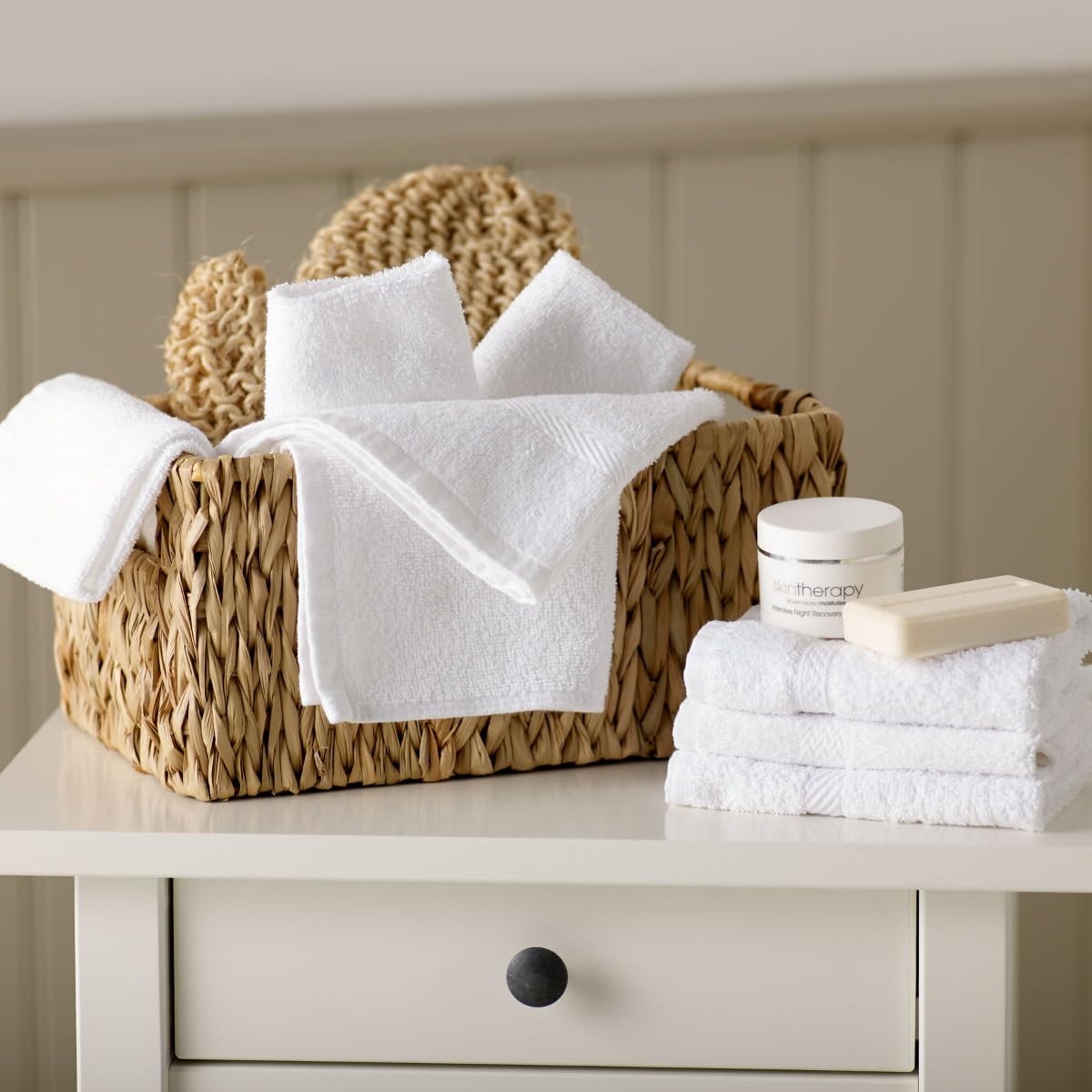 Vision Linens Pack of 4 White 100% Cotton Face Cloth/Flannel, 30 x 30cm (12" x 12") 450gsm, Dobby Header, Super Soft, Absorbent