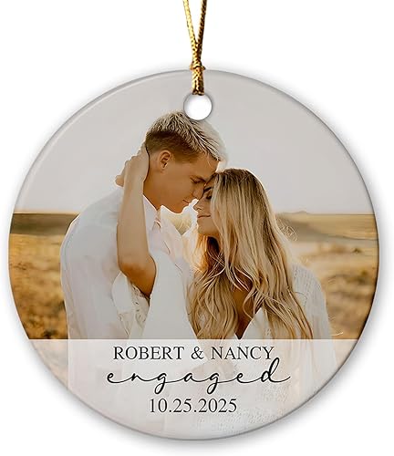 Adorno de recuerdo de pareja recién comprometida 2024, adorno de cerámica de Navidad de compromiso personalizado para parejas, regalo personalizado
