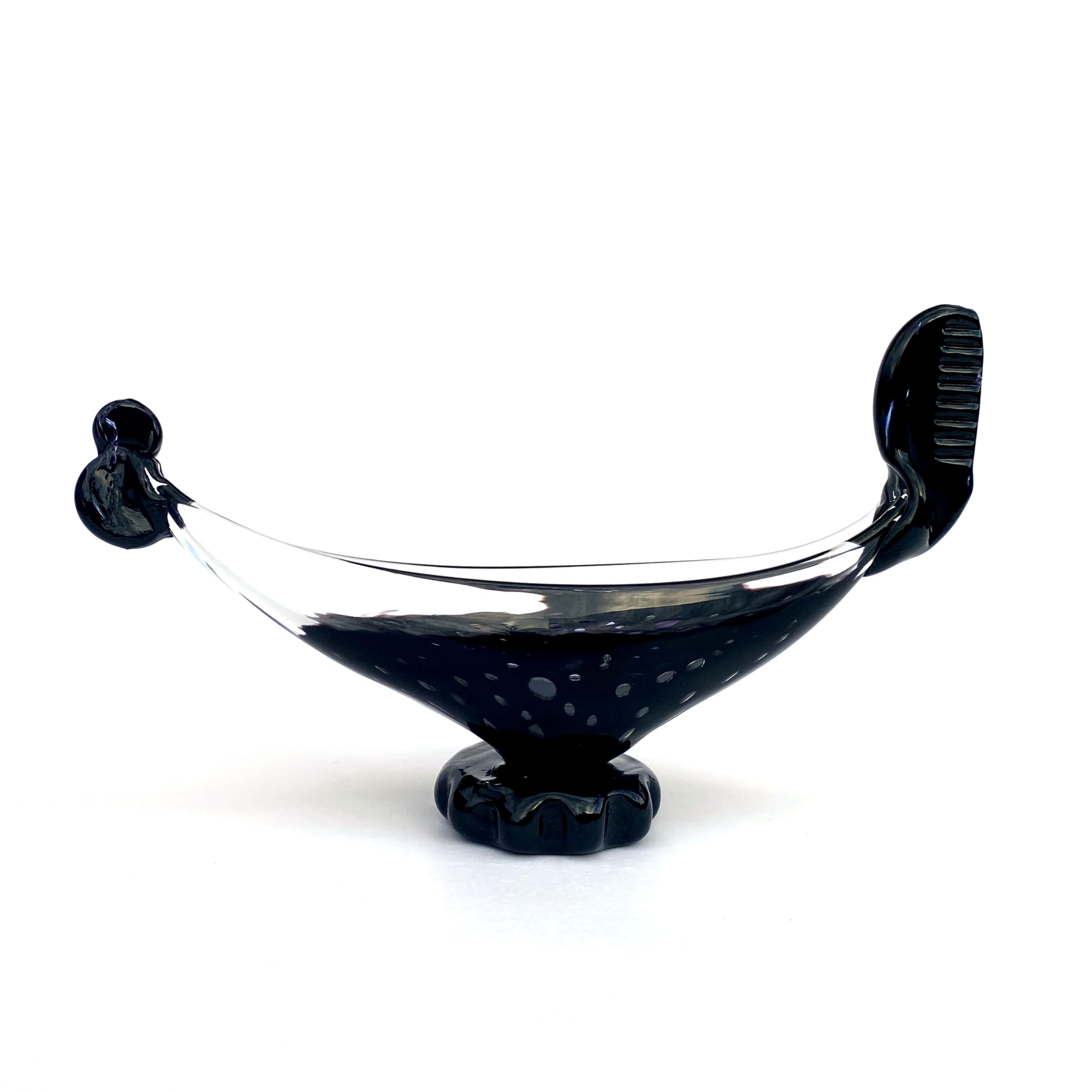 MAZZEGA ART & DESIGN, Góndola de cristal de Murano, una obra maestra de la escultura creada por los mejores maestros de Murano, un símbolo de elegancia y tradición. (BLU-CRISTALLO)