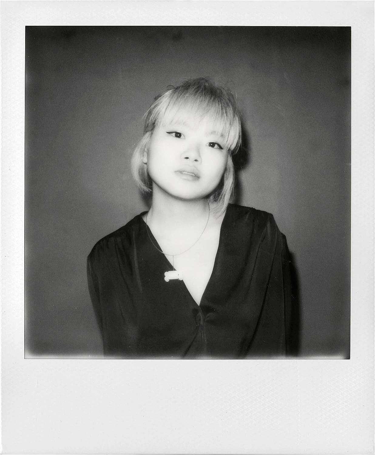 Polaroids - Pellicola istantanea in bianco e nero, confezione da 3, 124 foto, la pellicola B&W funziona con fotocamere Polaroid i-Type, Now, Now+, I-2 e Lab, con panno per la pulizia delle lenti