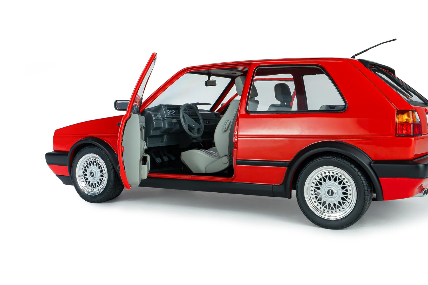 Solido VW Golf 2 GTI 1984 – Modellino di Auto pressofuso Classica Hot Hatch, modellino Youngtimer Dettagliato, Rosso Mars, Scala 1:18