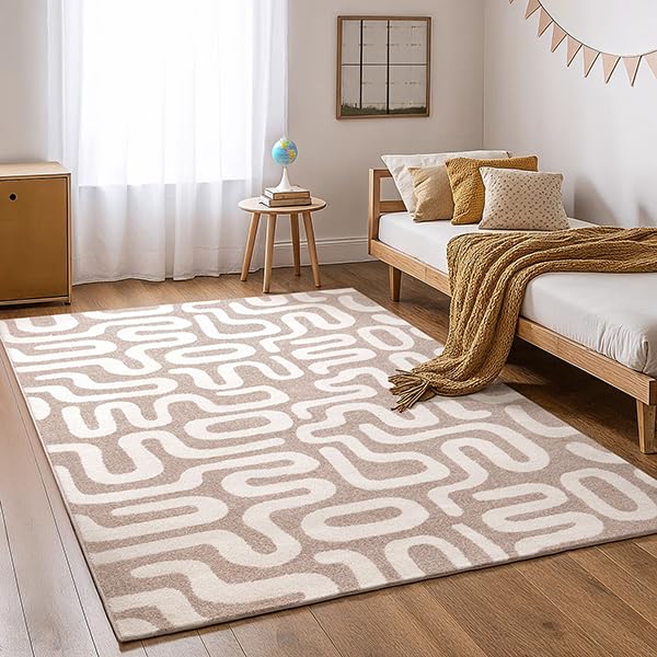 the carpet Beat Moderner Weicher Kinderteppich, Weicher Flor, Pflegeleicht, Farbecht, Labyrinth, Beige, 160 x 220 cm