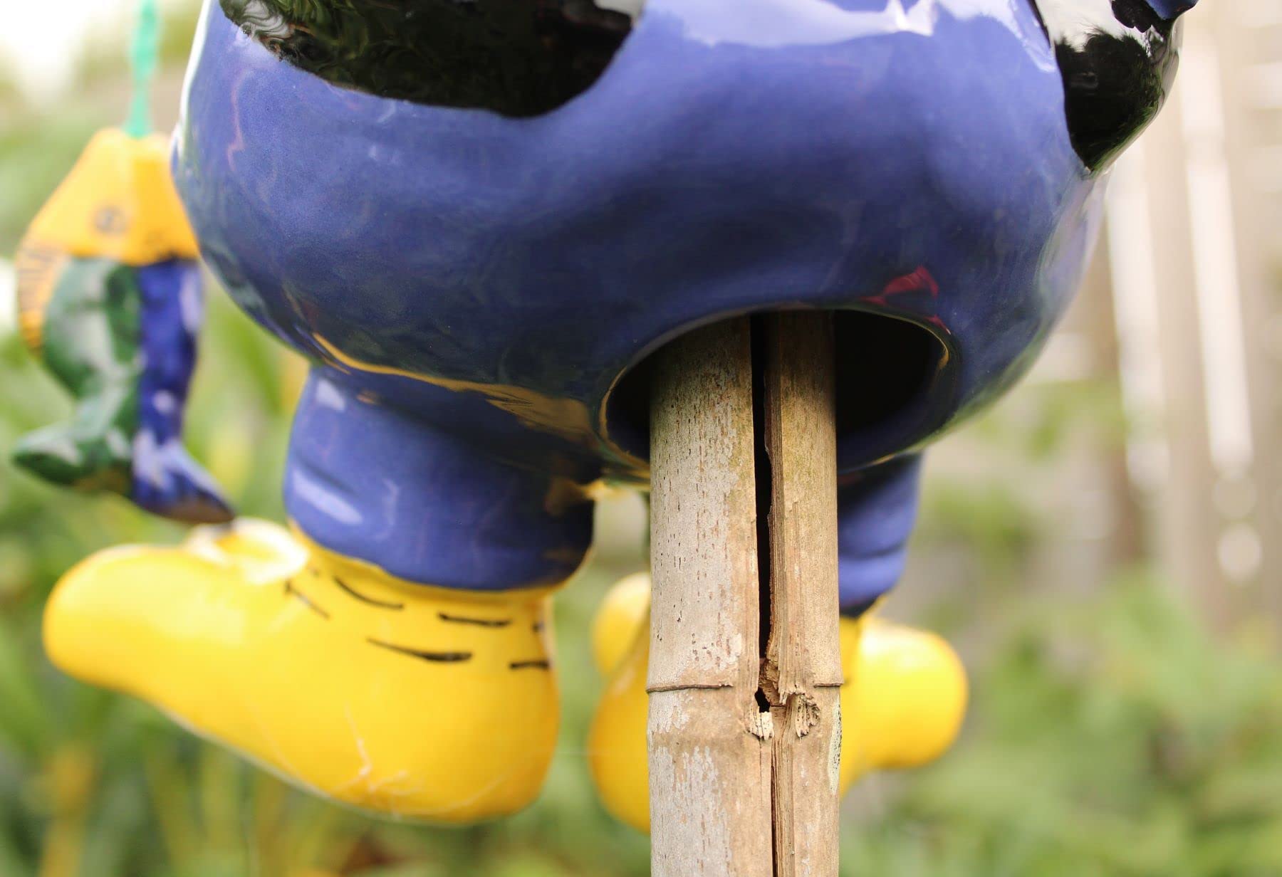 Gartenfigur Angler aus Keramik 26 cm hoch Dekofigur Vogel Gartendeko blau Garten