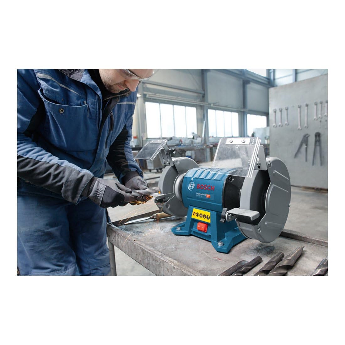 Bosch Professional esmeriladora doble GBG 60-20 (potencia 600 vatios, Ø disco de esmerilar 200 mm, velocidad en vacío 3600 rpm, incl. 2 discos de esmerilar de grano normal)