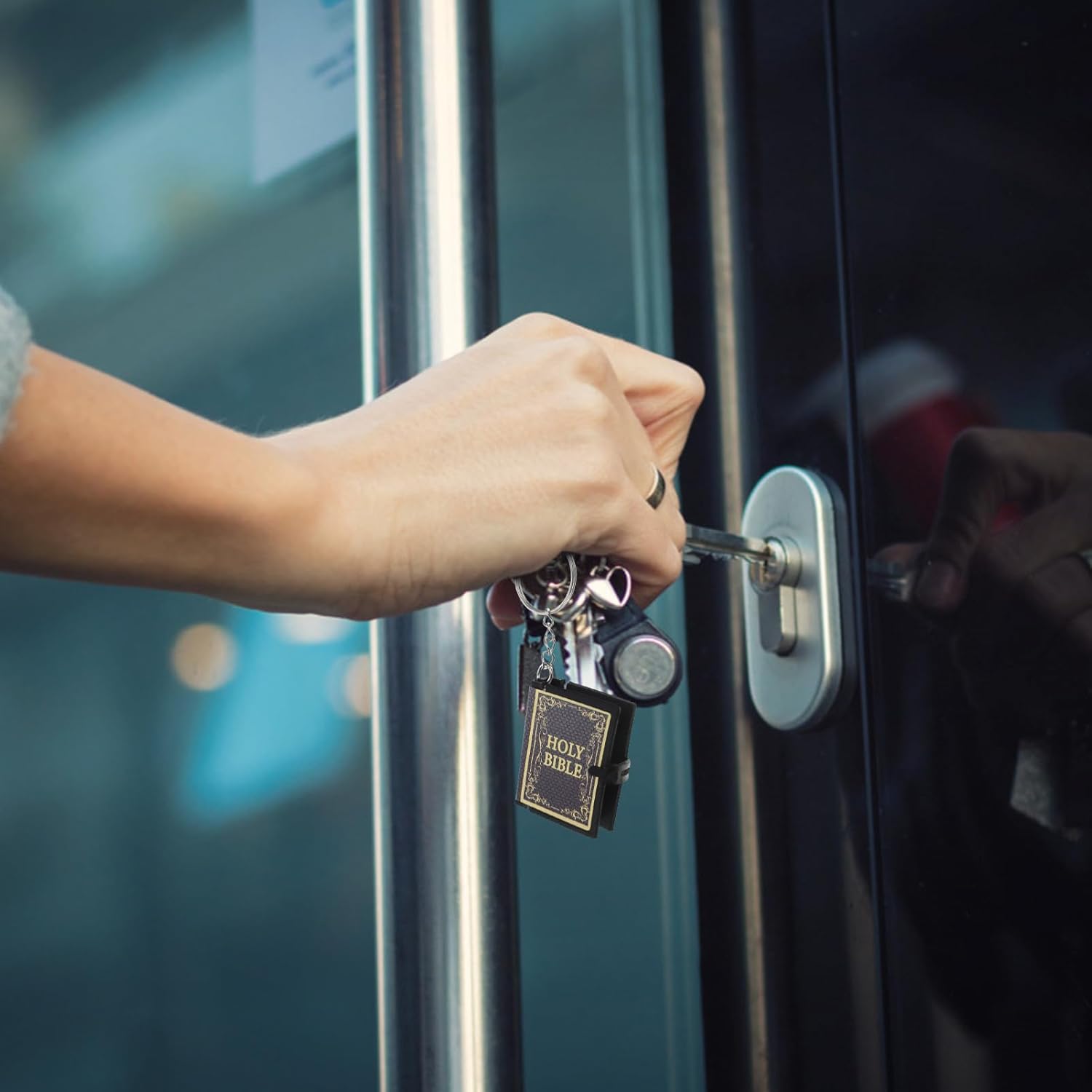 STOBOK 10pcs Mini Bible Keychain, Tiny Bibles Key Chain, Jesus Key Chain Ring, Small Jesus Keyring, Christian Present for Baptism, Church, Communion - Image 7