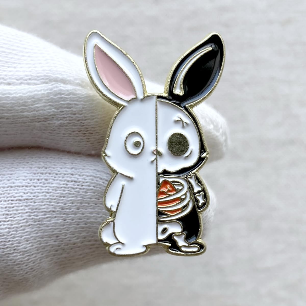 Amazon.co.jp: 半分ウサギ 骸骨兎 レントゲン風 ピンバッジ